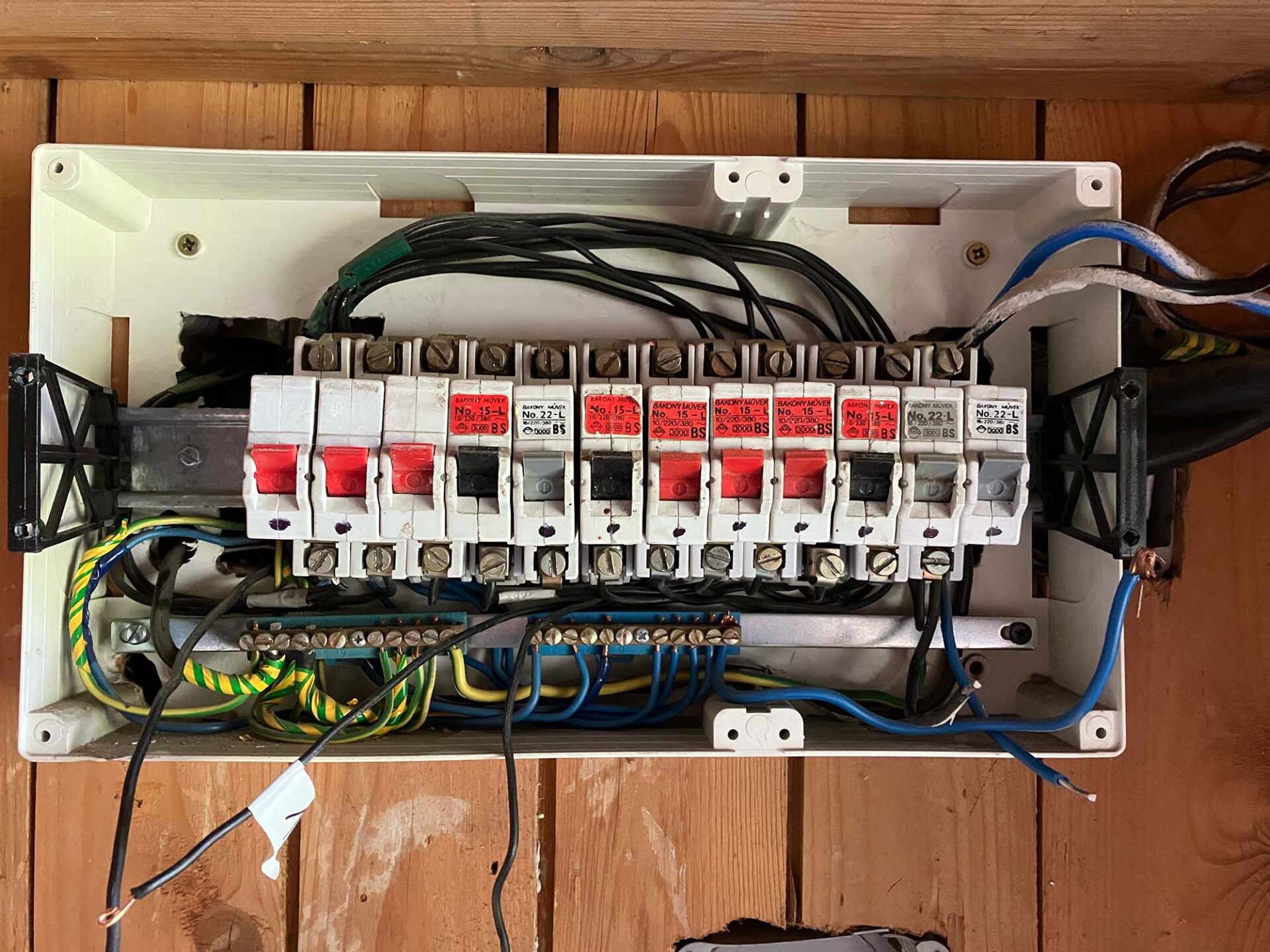 csaladihaz-villanyszereles